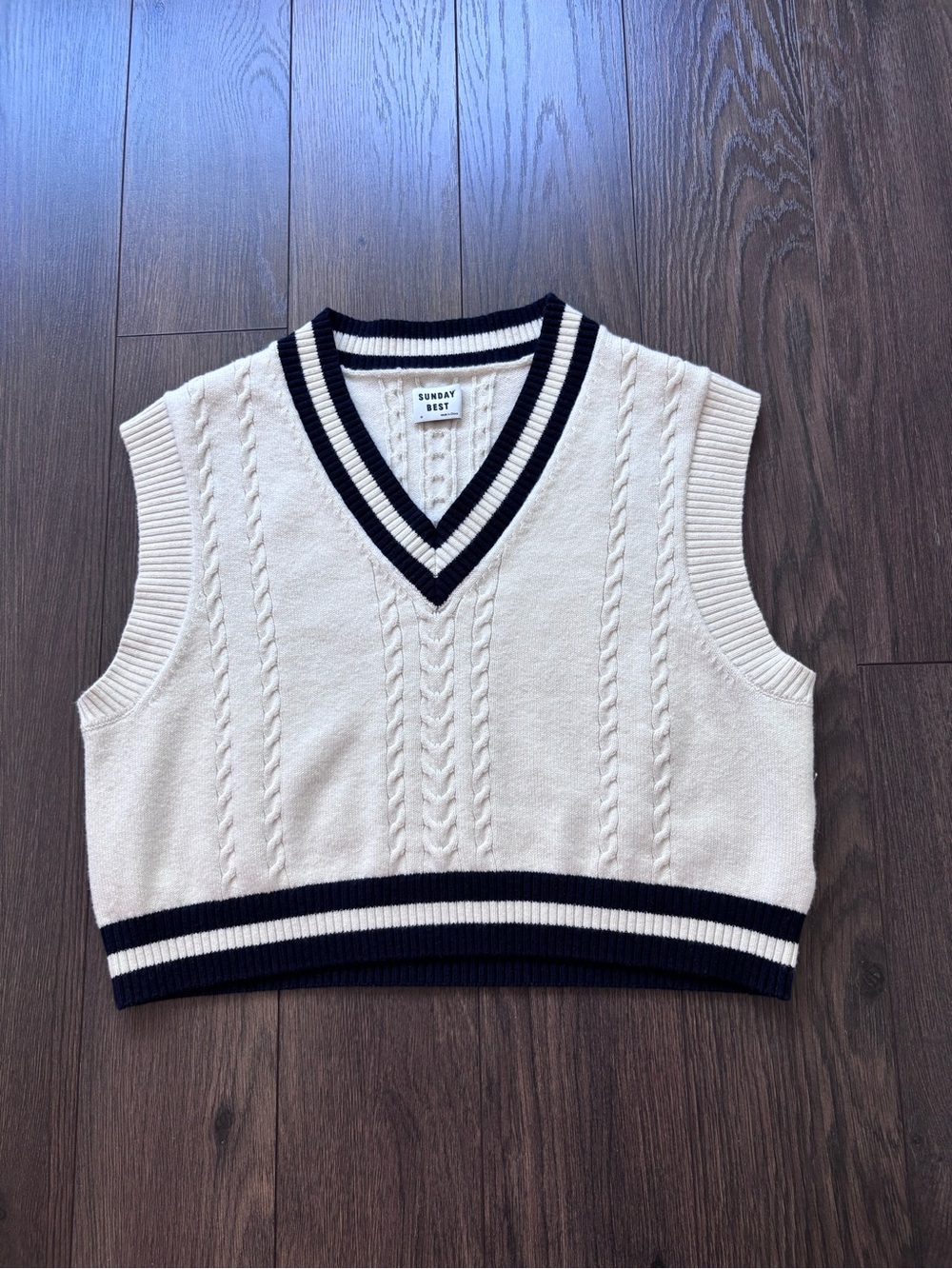 ARITZIA Sunday Best Winston Sweater Vest Cropped V-Neck Varsity Knit Medium - Picture 3 of 10
